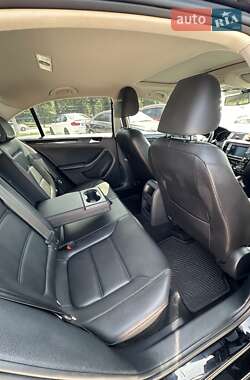 Седан Volkswagen Jetta 2015 в 