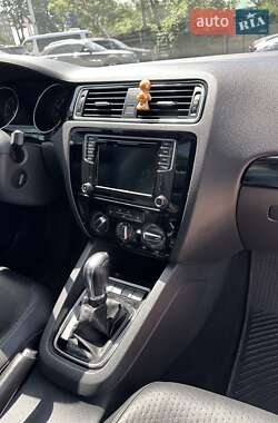 Седан Volkswagen Jetta 2015 в 