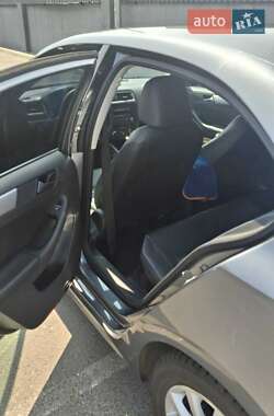 Седан Volkswagen Jetta 2014 в 