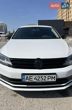 Седан Volkswagen Jetta 2016 в 