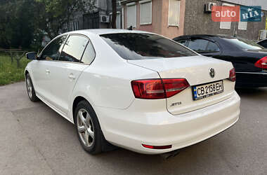 Седан Volkswagen Jetta 2015 в 