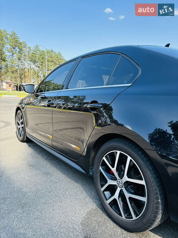 Седан Volkswagen Jetta 2013 в Києві