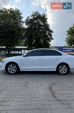 Седан Volkswagen Jetta 2016 в 
