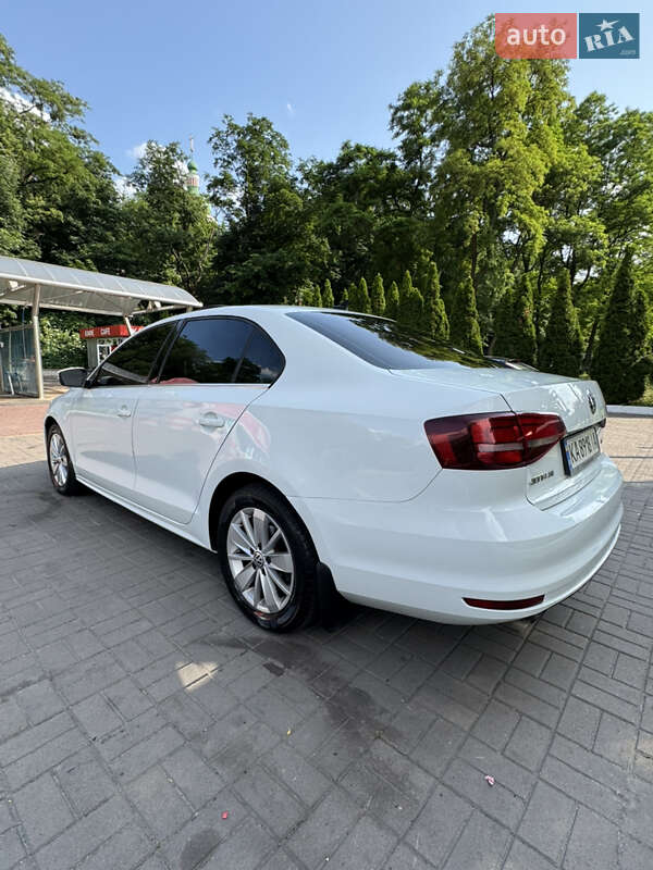 Седан Volkswagen Jetta 2016 в Киеве