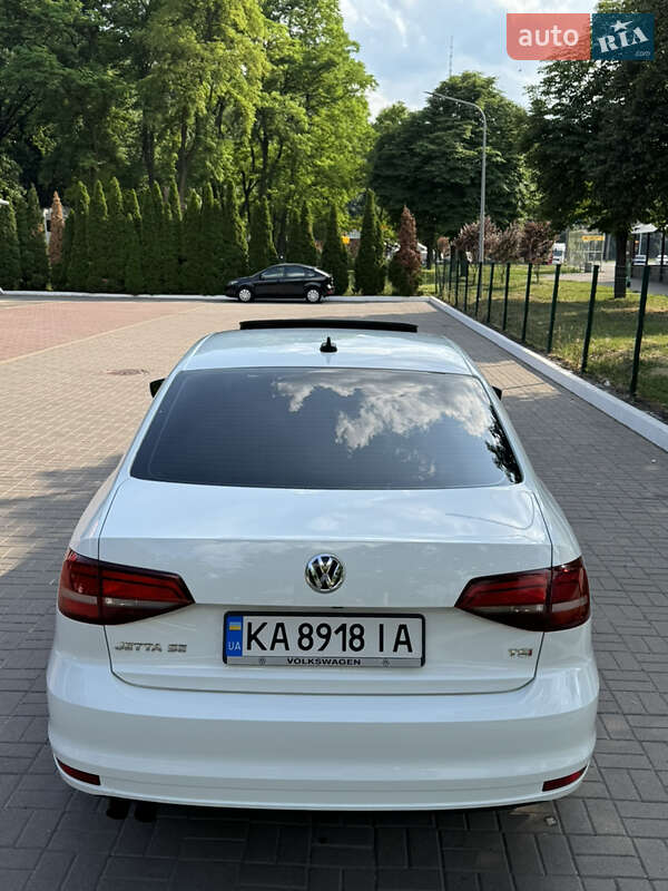 Седан Volkswagen Jetta 2016 в Киеве
