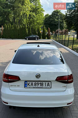 Седан Volkswagen Jetta 2016 в 