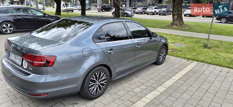 Седан Volkswagen Jetta 2017 в Ужгороде