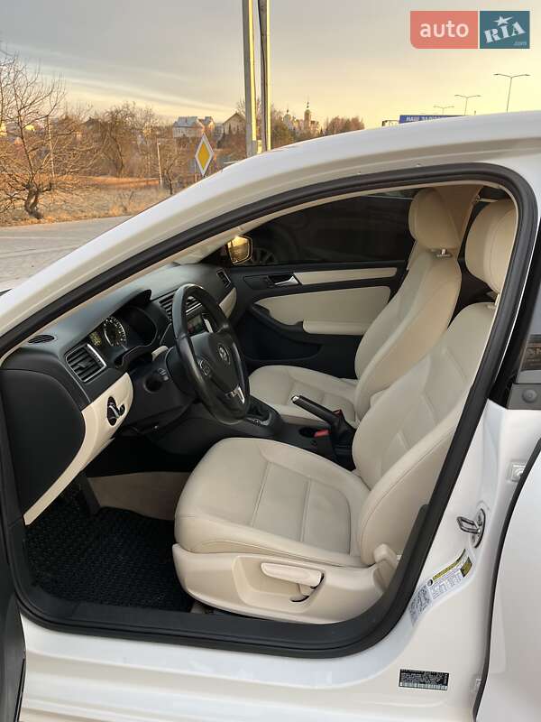 Седан Volkswagen Jetta 2012 в Львове