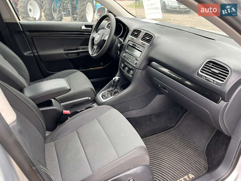 Универсал Volkswagen Jetta 2011 в Шостке