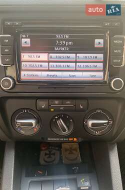 Седан Volkswagen Jetta 2011 в 
