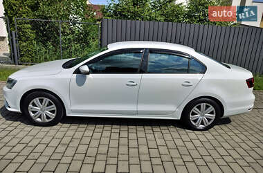 Седан Volkswagen Jetta 2016 в Львові