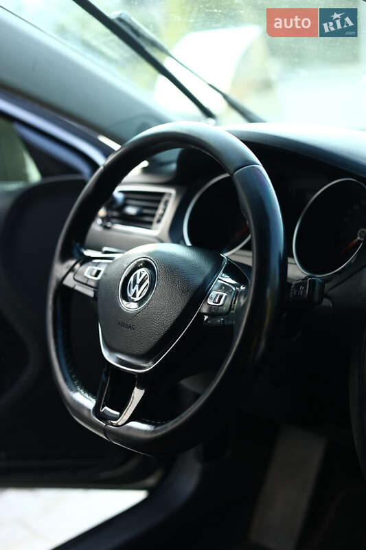 Седан Volkswagen Jetta 2014 в Львові