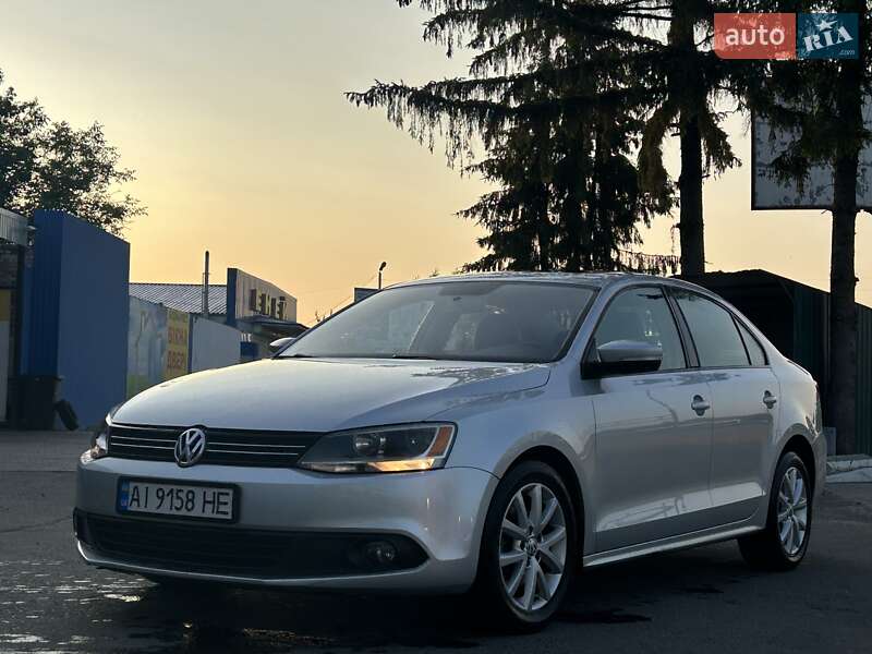Седан Volkswagen Jetta 2010 в 