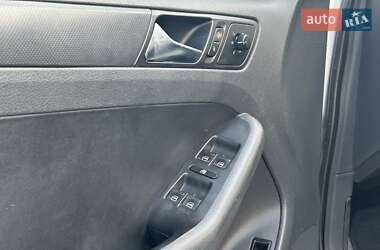 Седан Volkswagen Jetta 2010 в 