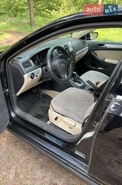 Седан Volkswagen Jetta 2013 в 
