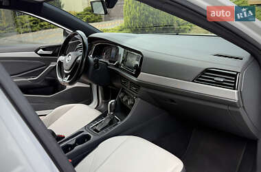 Седан Volkswagen Jetta 2019 в 