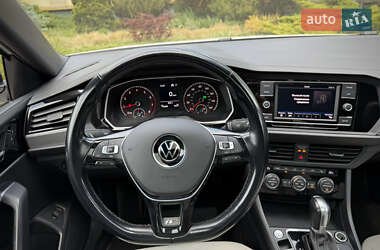 Седан Volkswagen Jetta 2019 в 