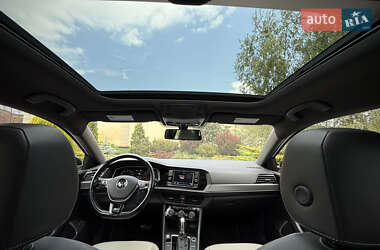 Седан Volkswagen Jetta 2019 в 