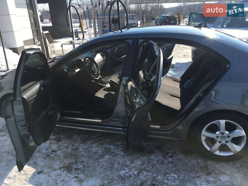 Седан Volkswagen Jetta 2015 в Полтаві