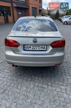 Седан Volkswagen Jetta 2013 в 