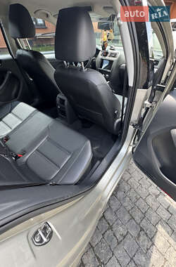 Седан Volkswagen Jetta 2013 в 