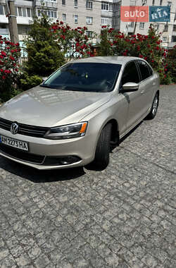 Седан Volkswagen Jetta 2013 в 