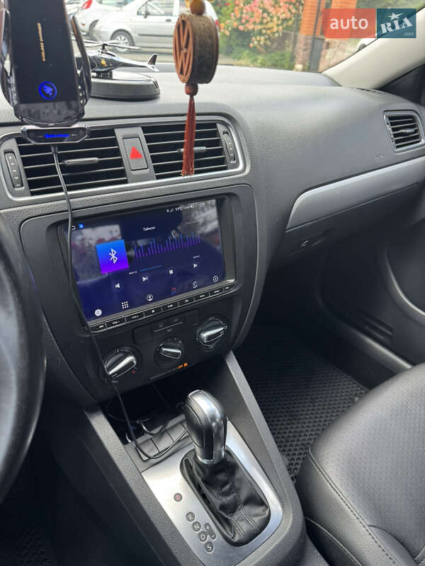 Седан Volkswagen Jetta 2013 в Житомире