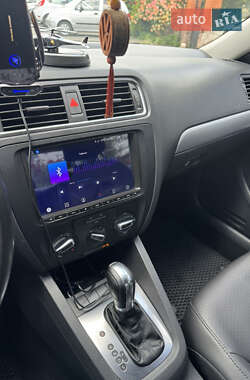 Седан Volkswagen Jetta 2013 в 