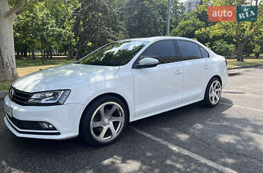 Седан Volkswagen Jetta 2015 в Одесі