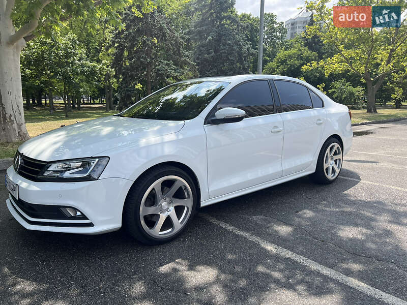 Седан Volkswagen Jetta 2015 в 