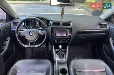 Седан Volkswagen Jetta 2015 в 