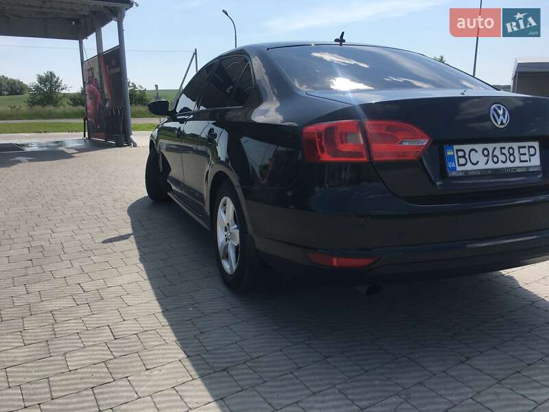 Седан Volkswagen Jetta 2012 в Львове