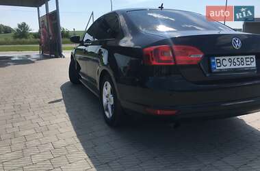 Седан Volkswagen Jetta 2012 в 