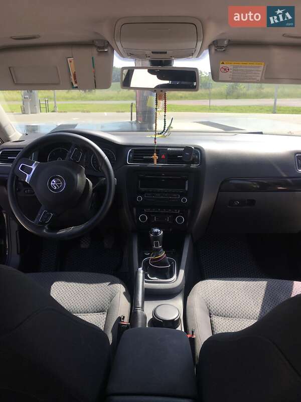 Седан Volkswagen Jetta 2012 в Львове