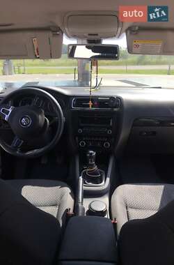 Седан Volkswagen Jetta 2012 в 