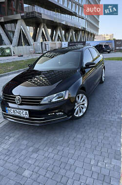 Седан Volkswagen Jetta 2016 в Львові