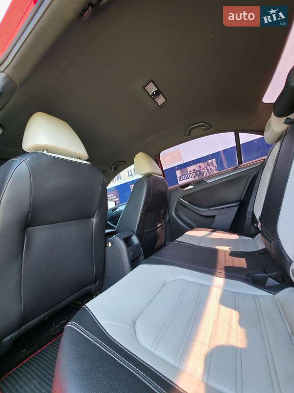 Седан Volkswagen Jetta 2015 в Нововолинську