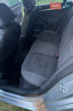 Седан Volkswagen Jetta 2005 в 