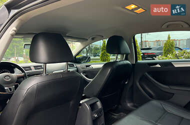 Седан Volkswagen Jetta 2013 в 