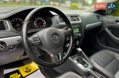 Седан Volkswagen Jetta 2013 в 
