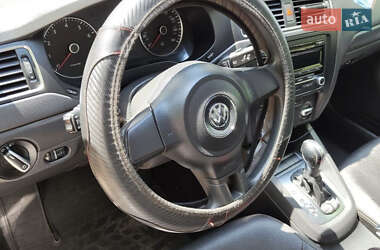 Седан Volkswagen Jetta 2012 в 