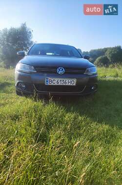 Седан Volkswagen Jetta 2012 в Львові