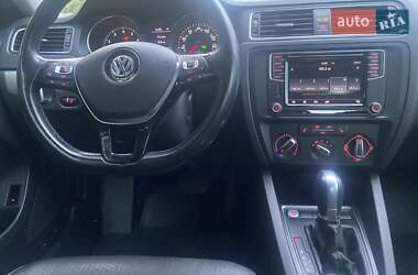 Седан Volkswagen Jetta 2017 в 