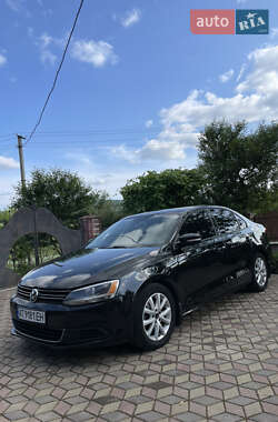 Седан Volkswagen Jetta 2012 в Калуші