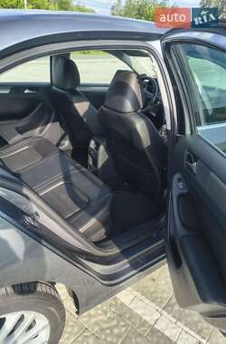 Седан Volkswagen Jetta 2014 в 