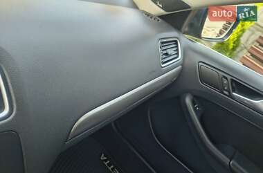 Седан Volkswagen Jetta 2014 в 
