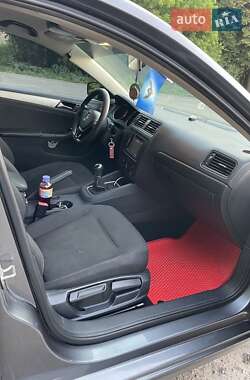 Седан Volkswagen Jetta 2015 в Вінниці