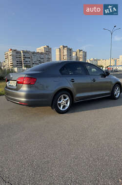 Седан Volkswagen Jetta 2013 в 