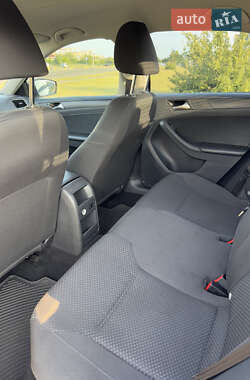 Седан Volkswagen Jetta 2013 в 