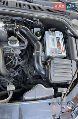 Седан Volkswagen Jetta 2013 в 